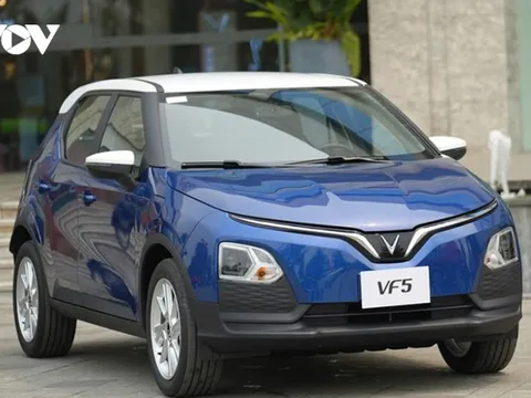 Đề xuất tiếp tục miễn lệ phí trước bạ với ô tô điện đến 28/2/2027