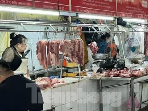 Giá thịt heo vẫn tăng cao: Người nghỉ bán, kẻ cố cầm cự