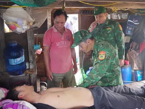 Cứu kịp thời 1 ngư dân gặp nạn trên biển