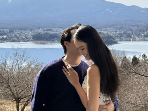 Á hậu Miss Universe Vietnam vừa được cầu hôn nhẫn kim cương khủng lộ thêm thông tin hiếm về đám cưới