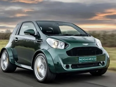 Xe Toyota tí hon lắp máy V8, giá gần bằng Rolls-Royce Cullinan