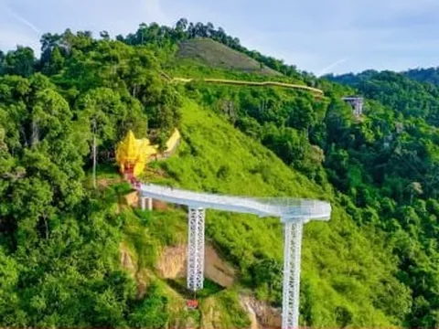Xác lập kỷ lục Hành lang có mái che hình rồng vắt qua núi dài nhất Việt Nam