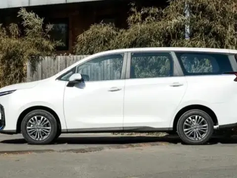 Tân binh MPV rẻ nhất phân khúc chính thức trình làng: Phạm vi hoạt động 1.405 km, giá quy đổi hơn 500 triệu đồng