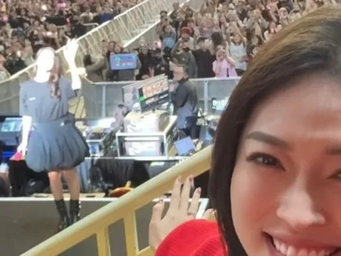 Bức ảnh chụp chung Jisoo (BlackPink) của Á hậu Phương Nga