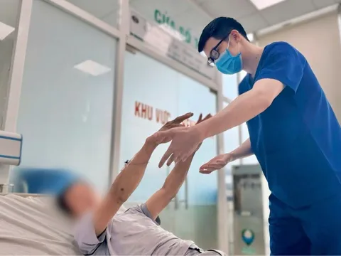 Sốc nhiệt vì làm việc giữa nắng gay gắt, nam thợ xây hôn mê, suýt mất mạng