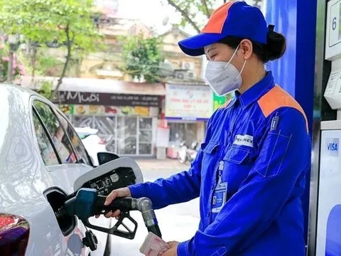 Giá xăng tiếp tục giảm