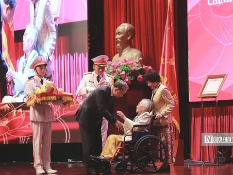 "Madam Bình" - bà Nguyễn Thị Bình nhận danh hiệu Anh hùng Lao động