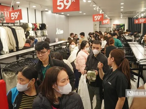 Biển người đổ về các "phố thời trang" tại Hà Nội những ngày cận Tết