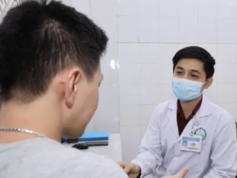 Nam sinh 18 tuổi mắc sùi mào gà sau quan hệ đường hậu môn
