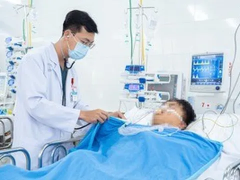 Bác sĩ Bệnh viện Chợ Rẫy mổ xuyên đêm cứu 2 nạn nhân vụ xe khách rơi xuống vực