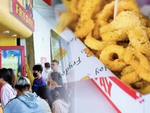 Chuyện lạ Hồ Tây: Quán khoai giá chát vẫn khiến khách cam tâm xếp hàng 2 tiếng đồng hồ, ngày bán 200 đơn