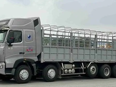 Phát hiện xe tải màu xám lạ, công an Việt Nam lập tức theo dõi giám sát và kiểm tra