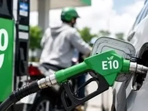 Xăng E10 sắp bán toàn quốc: Chủ xe cần lưu ý gì?